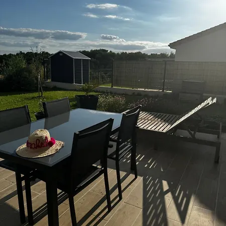 Maison Neuve * Montamisé