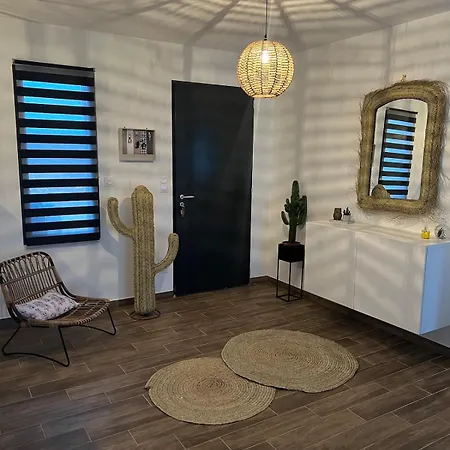 Maison Neuve Hébergement de vacances Montamisé